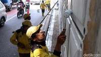 Pengecatan ini dilakukan agar underpass terlihat lebih cantik.