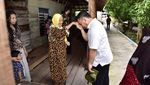 Menengok Kebiasaan Gubernur Kalteng Cium Tangan Orang Tua