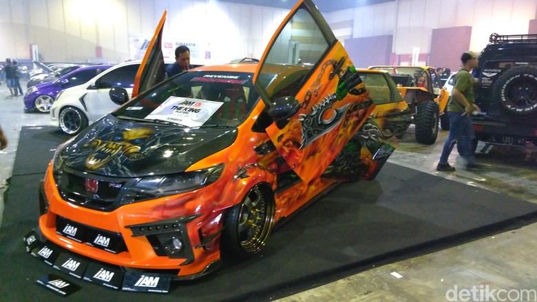 Honda Jazz raja modifikasi Surabaya. Foto: Deny Prastyo Utomo Honda Jazz raja modifikasi Surabaya. Foto: Deny Prastyo Utomo