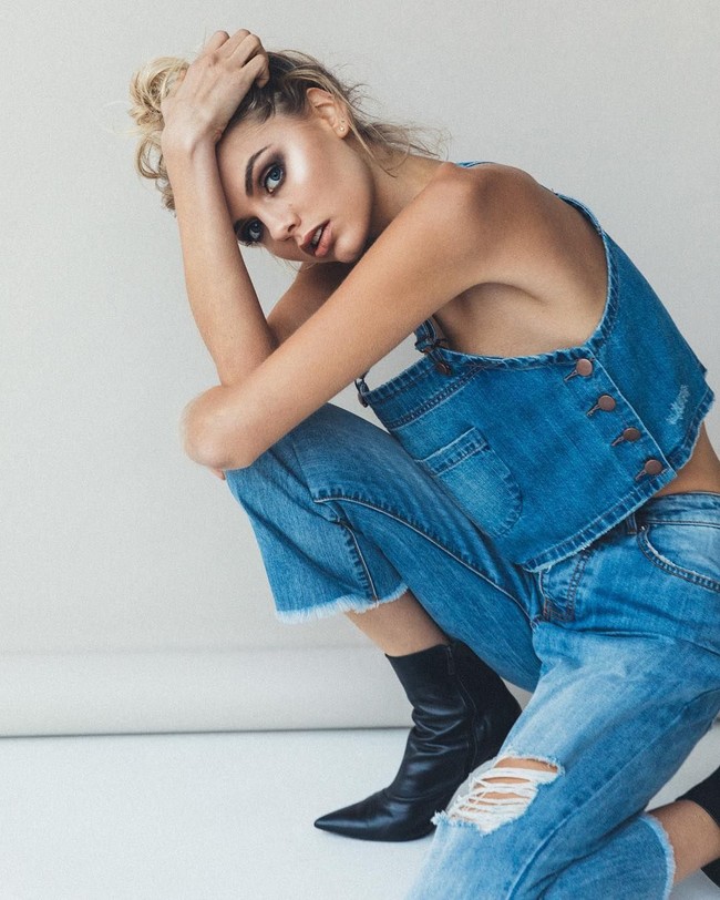 Bronte Blampied jadi terkenal sebagai kekasih Justin sekitar tahun 2016, saat di antara era Sofia Richie dan Hailey Baldwin. Bronte tinggal di Australia, dan tampaknya ia masih berhubungan dengan Justin baru-baru ini, tepatnya 2 minggu lalu. keduanya tertangkap kamera makan siang bersama. Foto: Dok. Instagram