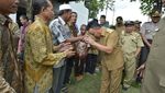 Menengok Kebiasaan Gubernur Kalteng Cium Tangan Orang Tua