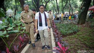 Sandiaga Resmikan Taman Monas