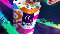 Kalau ini konten untuk promosi McFlurry dengan permen M&M! Warna-warninya seperti di dunia fantasi ya? Foto: Instagram mcdonaldsau