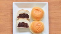 Anpan adalah roti manis dari Jepang. Secara tradisional, roti ini diisi dengan kacang merah n amun sekarang sudah banyak variasinya. Anpan punya bentuk bulat kecil sehingga bisa dijadikan camilan pengganjal perut. Foto: Istock