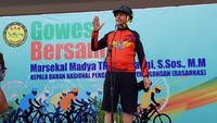 Sore ini kita laksanakan sepeda bersama untuk lebih meningkatkan kekompakan antar instansi. Seperti yang diketahui keberhasilan operasi SAR selama ini tidaklah lepas dari peran serta instansi lain, ujar Syaugi saat membuka acara. Pool/Basarnas.