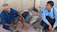 Kondisi kesehatan mbah Ramun juga sudah memprihatinkan. Menurut petugas, sejak usia 90 tahun-an, mbah Ramun terkena penyakit jantung dan kebocoran ginjal. Namun hingga sekarang ia masih berjuang untuk menghidupi dirinya sendiri.