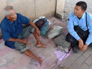 Mengaku Veteran Perang, Mbah Ramon Telantar di Kolong Tol Jakut
