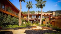 Dia bekerja sama dengan Robert De Niro, produser film Meir Teper, dan Nobu Matsuhisa, dalang di balik Nobu sushi, untuk mengubah Casa Malibu Inn yang bersejarah menjadi hotel berkonsep Jepang kelas atas yang dibuka pada bulan April. Business Insider/Istimewa.
