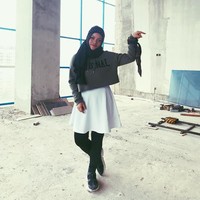 Adik Sohwa, yaitu Sajidah Halilintar juga punya gaya yang mirip dengan sang kakak. Sajidah yang berbeda satu tahun dengan Sohwa juga sering memilih pashmina sebagai hijab sehari-harinya. Foto: Instagram