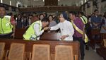Menengok Kebiasaan Gubernur Kalteng Cium Tangan Orang Tua