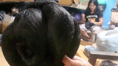 Melihat Pembuatan Rambut Palsu di Purbalingga