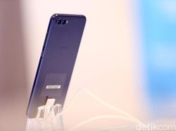 Senandung Lenka Saat Perkenalkan Tiga Ponsel Honor di Jakarta