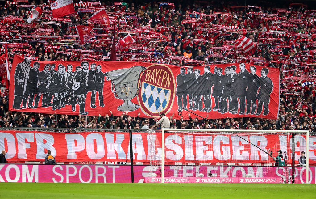 Soccer Football - Bundesliga - Bayern Munich vs Hamburger SV - Allianz Arena, Munich, Germany - March 10, 2018   Bayern Munich fans display a banner before the match    REUTERS/Michael Dalder    DFL RULES TO LIMIT THE ONLINE USAGE DURING MATCH TIME TO 15 PICTURES PER GAME. IMAGE SEQUENCES TO SIMULATE VIDEO IS NOT ALLOWED AT ANY TIME. FOR FURTHER QUERIES PLEASE CONTACT DFL DIRECTLY AT + 49 69 650050