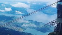 Kecepatan kereta sekitar 8-11 km/jam. Selama di kereta, traveler bisa menikmati pemandangan alam sekitar yang menawan, termasuk Danau Luzern (tezzoo/Instagram)