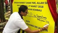 Meresmikan taman di sisi barat Monas yang baru saja direvitalisasi dan difungsikan kembali agar terlihat lebih indah, sejuk, instagramable dan tidak kalah dengan Central Park yang ada di New York, kata Sandiaga dalam caption fotonya. (Foto: Dok. Instagram Sandiaga Uno)