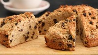 Massa Sovada juga dikenal dengan sebutan roti manis Portugis. Roti yang punya rasa manis ini terbuat dari campuran susu, gula, tepung, ragi dan telur. Beberapa orang manambahkan madu dan kulit lemon untuk rasa yang lebih kaya. Secara tradisional, roti ini dipanggang dalam oven batu. Foto: Istock