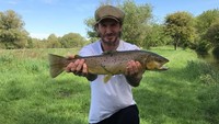 Wah, David Beckham juga suka mancing nih! (davidbeckham/Instagram)