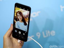 Senandung Lenka Saat Perkenalkan Tiga Ponsel Honor di Jakarta