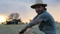 Mengenal David Beckham lebih dekat, bisa kita lihat lewat Instagram pribadinya @davidbeckham. Beckham punya gaya liburan sendiri, yang sepertinya back to nature (davidbeckham/Instagram)