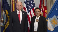 Mattis menyebut Indonesia sebagai mitra yang memiliki kesamaan pemikiran dalam nilai-nilai demokrasi. Dia mengatakan AS menghargai hubungan militer antara kedua negara.  / Foto: DoD photo by Navy Mass Communication Specialist 1st Class Kathryn E. Holm
