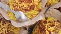 Yang paling populer adalah nasi kuning. Tiap daerah punya racikan yang berbeda. Jawa Tengah, Manado dan Gorontalo punya lauk enak. Foto: detikfood
