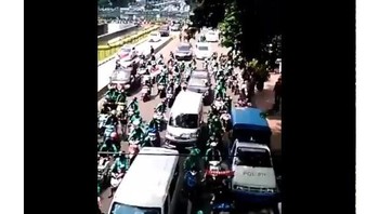 Kawasan sekitar Monumen Nasional dan Istana Presiden pun tidak disarankan untuk dilewati pembawa kendaraan saat ini. (Foto: Screenshot Twitter)