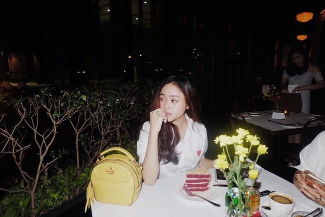 Gadis cantik ini sering membagikan momen saat ia liburan di Instagram. Foto: Instagram/cecillimbad 