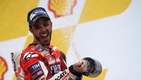 Performa cemerlang pebalap Ducati Andrea Dovizioso membuatnya mendapatkan gaji lebih. Dovi yang dulu sempat mengisi posisi sembilan dari 10 pebalap MotoGP sekarang naik ke posisi empat dengan US$ 70 juta atau Rp 96 miliar. Mirco Lazzari gp/Getty Images