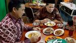 Mau Tahu Gimana Gaya Makan Wakil Ketua DPR Fahri Hamzah? Lihat di 10 Foto Ini