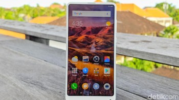 Xiaomi Mi Mix 2s. Foto: Adi Fida Rahman/detikINET