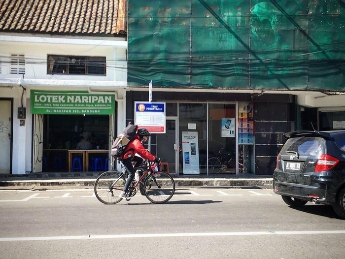 Kurir sepeda rela menerjang panas dan hujan. Foto: instagram/wmswestbike Kurir sepeda rela menerjang panas dan hujan. Foto: instagram/wmswestbike