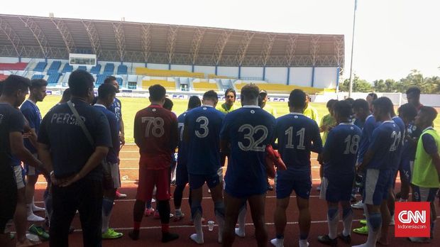 Latihan Persib di Stadion Arcamanik juga diikuti Kim Jeffrey dan Victor Igbonefo. (