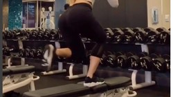 Amanda merupakan salah satu pelatih fitness yang beken karena rajin mengunggah video tips untuk membentuk bokong kencang dan indah.
