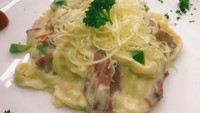 Dalam sebuah workshop, pria 27 tahun ini membuat fettucine dengan saus bechamel. Duh, ngiler! Foto: Instagram morganoey