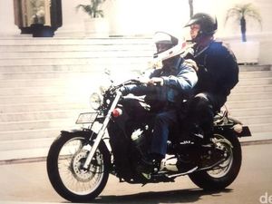 BJ Habibie Hobi Motoran seperti Jokowi, Pernah Bonceng Pak Harto