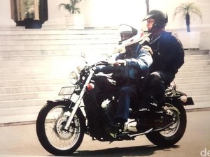 BJ Habibie Hobi Motoran seperti Jokowi, Pernah Bonceng Pak Harto