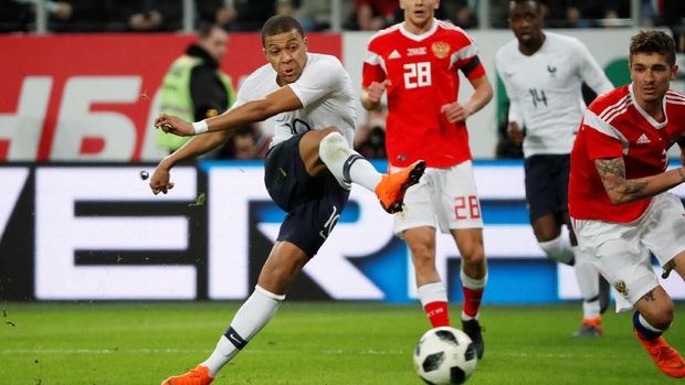 Kyian Mbappe mencetak dua gol ke gawang Rusia dalam laga uji tanding, Selasa (27/3)