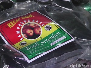 Meski Bahan Baku Makin Langka, Kecap cap Buah Siwalan Tetap Bertahan