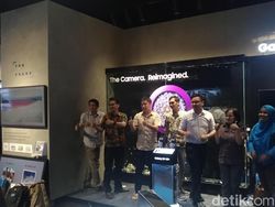 Demi Galaxy S9+ Mereka Rela Ditimpuk Bantal