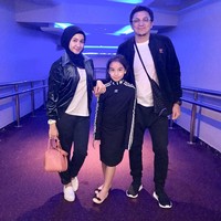 Menikmati akhir pekan bersama keluarga barunya di Malaysia, Laudya Cynthia Bella menenteng tas Hermes Lindy berwarna pink seharga US$ 8.300 atau sekitar Rp 114 juta. Foto: Dok. Instagram Laudya Cynthia Bella