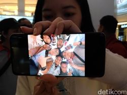 Demi Galaxy S9+ Mereka Rela Ditimpuk Bantal