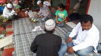 Insya menyebut Bilal merupakan suami kedua Enen. Dari pernikahan pertama, Enen dikaruniai 3 anak, termasuk Insya. Insya menyebut Enen diajak Bilal ke Kamboja pada 5 Maret 2018. Saat itu sebenarnya, menurut Insya, Enen enggan ikut tetapi dipaksa. (Foto: Ahmad Bilwahid/detikcom)