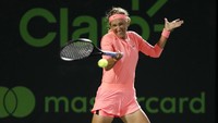 Azarenka menang straight set 7-5, 6-3 atas Pliskova. Reuters/Geoff Burke.