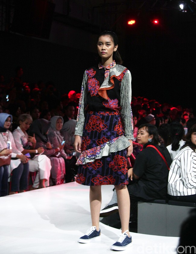Fashion show koleksi Rama Dauhan x Alleira Batik di Plaza Indonesia Fashion Week 2018, Jumat [23/3/2018]. Foto: Mohammad Abduh/Wolipop