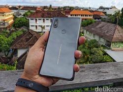 Unboxing Mi Mix 2S, Si Cantik yang Menantang iPhone X