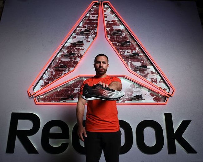 Brand olahraga ini mendukung para pegawainya untuk juga peduli dengan kesehatan. Reebok pun menawarkan gym gratis, termasuk kelas Crossfit. Pekerja di sana diperbolehkan untuk latihan fisik di tengah bekerja dan didorong untuk berpartisipasi dalam acara olahraga. Foto: GettyImages