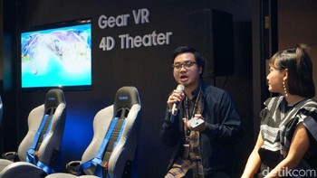Irfan Rinaldi, Product Marketing Manager Samsung Mobile Indonesia mengatakan Samsung akan berupaya melakukan penambahan gaya AR emoji di Galaxy S9 berupa gaya rambut, karakter wajah, dan pilihan aksesori lainnya. Pihak Samsung Indonesia bakal berkoordinasi dengan tim pengembang produk dan tim software. (Foto: detikINET/Achmad Rouzni Noor II)