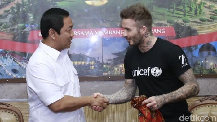 Ketika David Beckham Blusukan ke Sekolah dan Balai Kota Semarang