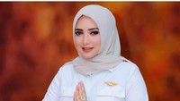 Sempat beredar kabar juga bahwa Yulia adalah seorang anggota dewan. (Dok. Instagram/yuliast_mochamad)