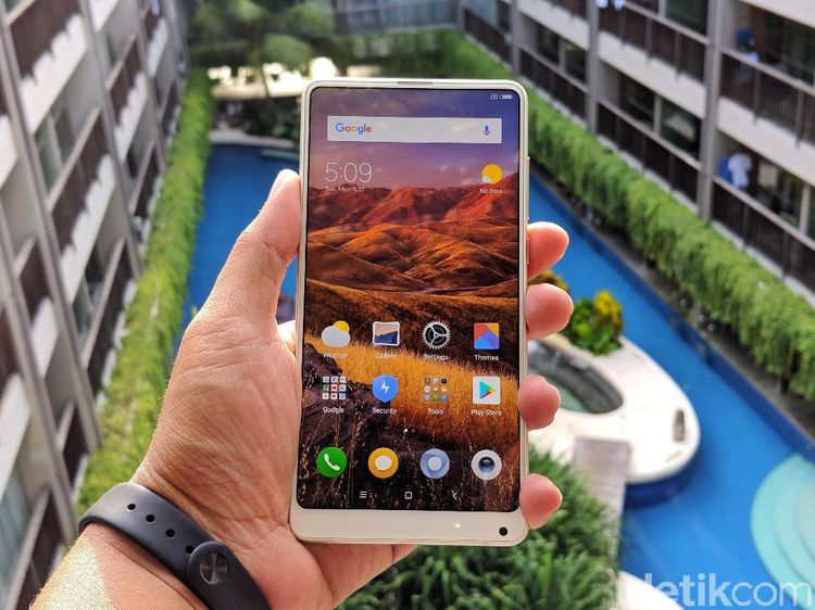 Unboxing Mi Mix 2S, Si Cantik yang Menantang iPhone X
